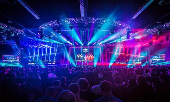 爆的背景下 爆的背景下