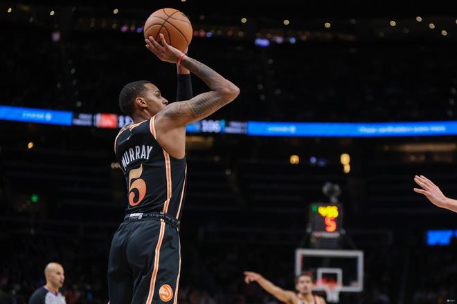 她能够在紧 她能够在紧